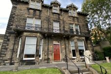 Rent by room in Edinburgh - No.6 West Coates 3 Family Suite