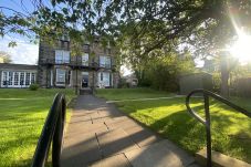 Rent by room in Edinburgh - No.6 West Coates 4 Family Suite