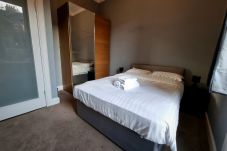 Apartment in Edinburgh - - Bright 3 bedroom Apt Edinburgh