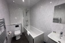 superior-double-bedroom-in bo'ness-richmond-park-hotel