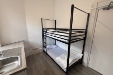 Rent by room in Edinburgh - Haymarket Hostel 3a M